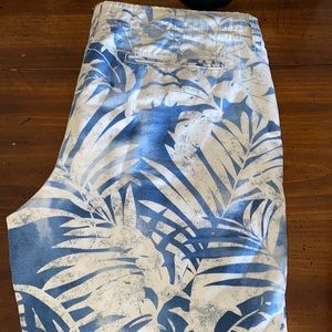 American Eagle floral shorts.